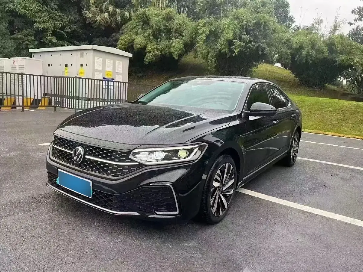 2023 Volkswagen Passat 2.0T 186HP L4 7DCT