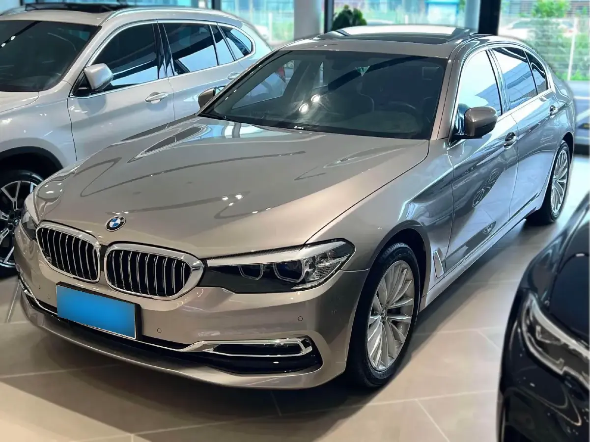 2019 BMW 5 Series 2.0T 184HP L4 8AT PHEV 13KWH