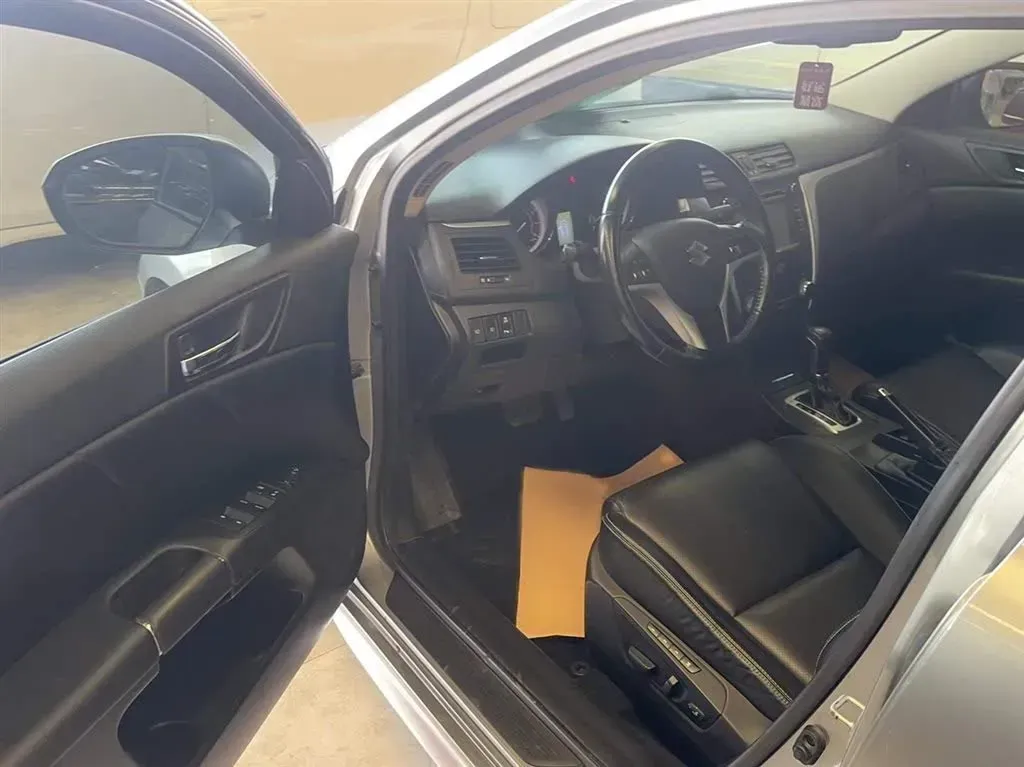 2011 Suzuki Kizashi 2.4L 178HP L4 CVT,autocango,china used car exporter,china ev exporter,chinese used car exporter,chinese used ev exporter