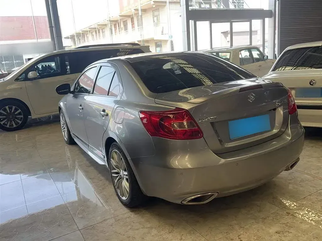 2011 Suzuki Kizashi 2.4L 178HP L4 CVT,autocango,china used car exporter,china ev exporter,chinese used car exporter,chinese used ev exporter