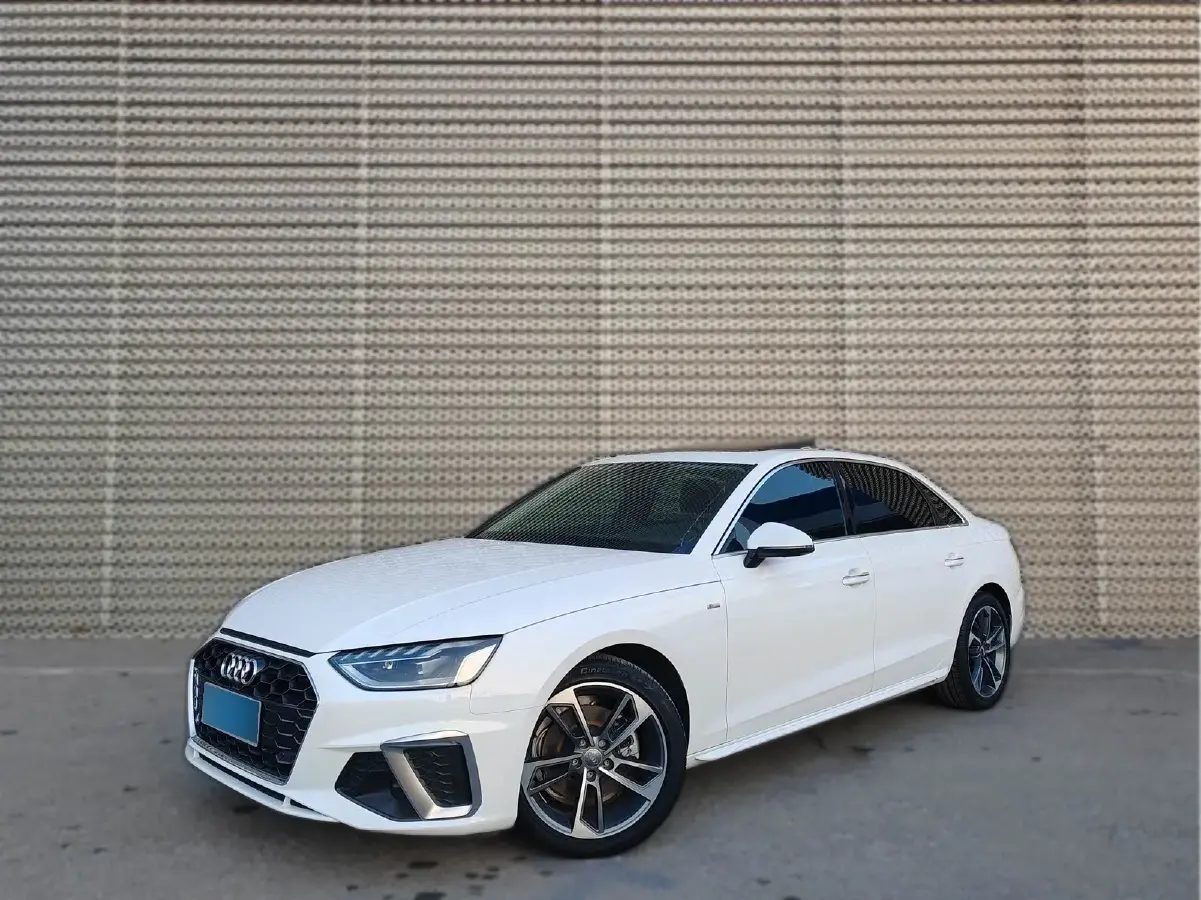 2022 Audi A4L 2.0T 190HP L4 7DCT