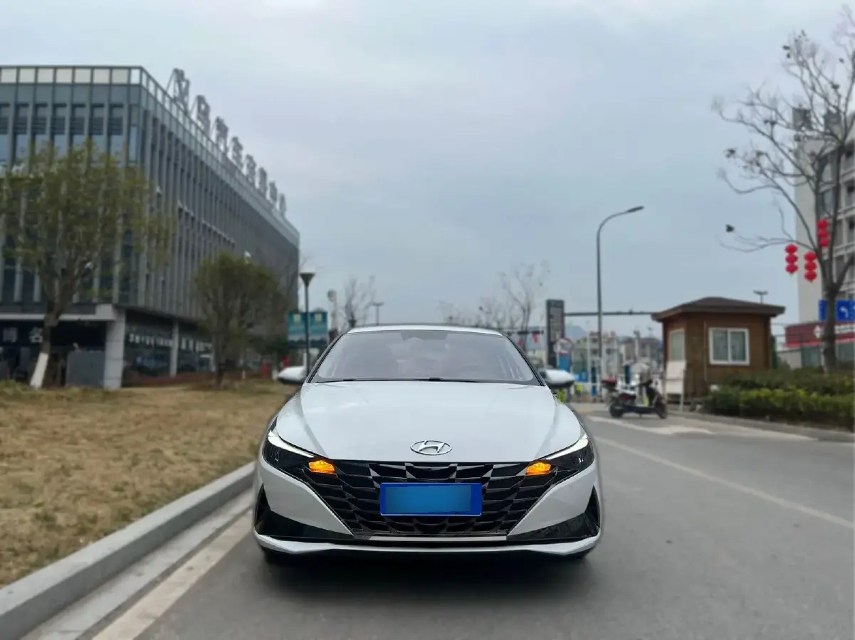 2022 Hyundai Elantra 1.5L 115HP L4 CVT