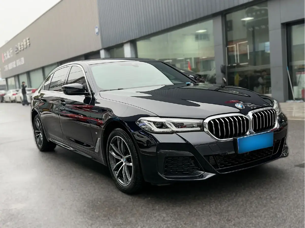 2022 BMW 5 Series 2.0T 184HP L4 8AT