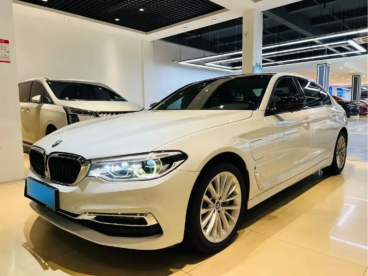 2019 BMW 5 Series 2.0T 184HP L4 8AT PHEV 13KWH