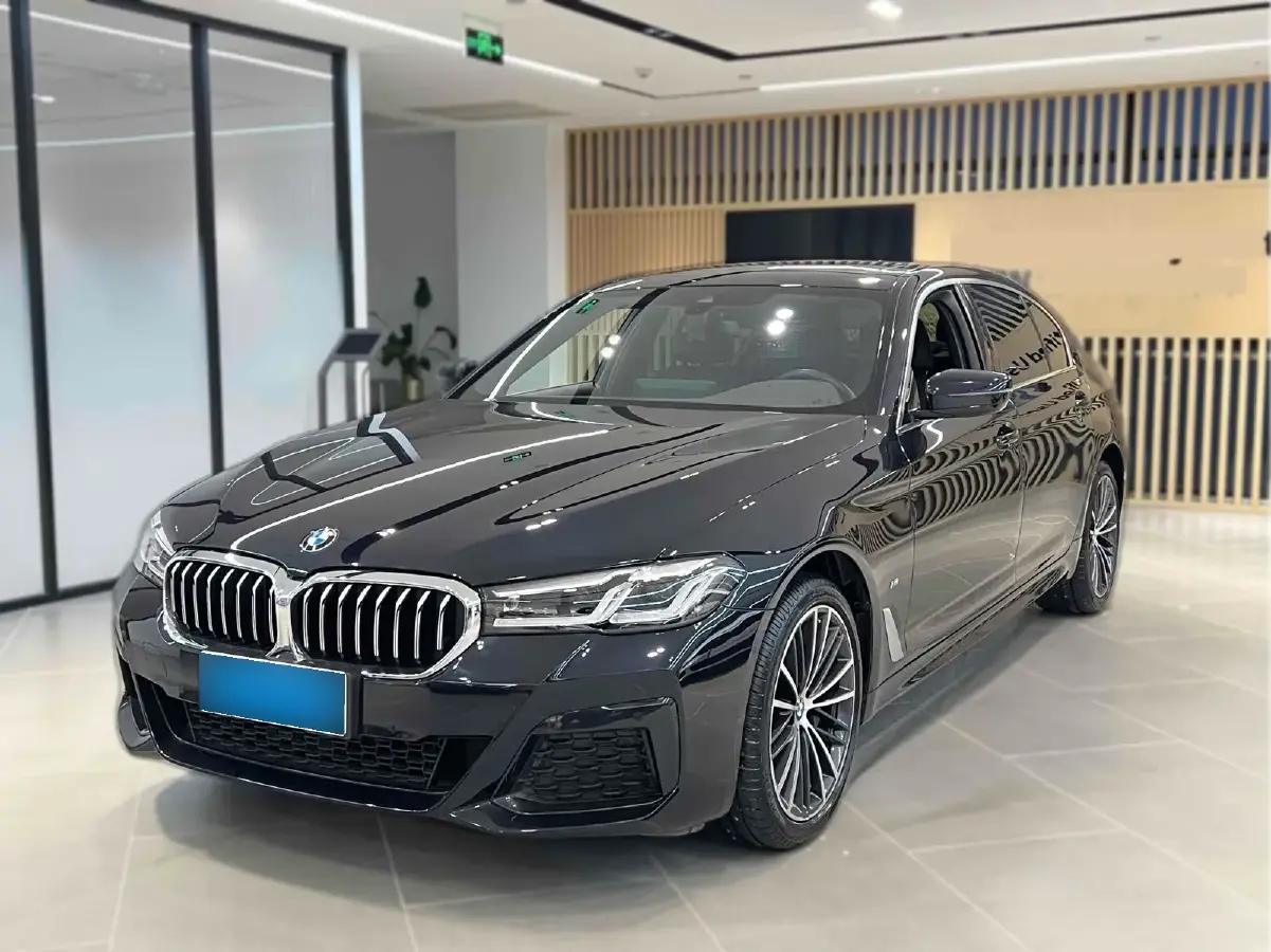 2022 BMW 5 Series 2.0T 252HP L4 8AT