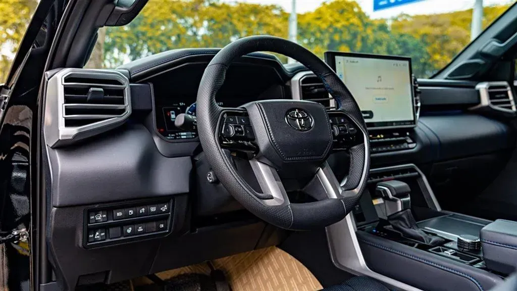 2023 HongQi H6 2.0T 224HP L4 8AT,autocango,china used car exporter,china ev exporter,chinese used car exporter,chinese used ev exporter