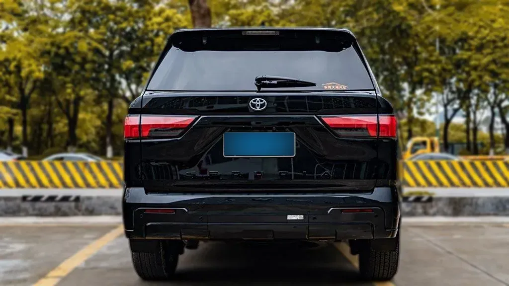 2023 HongQi H6 2.0T 224HP L4 8AT,autocango,china used car exporter,china ev exporter,chinese used car exporter,chinese used ev exporter