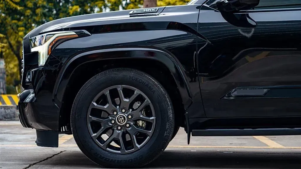 2023 HongQi H6 2.0T 224HP L4 8AT,autocango,china used car exporter,china ev exporter,chinese used car exporter,chinese used ev exporter