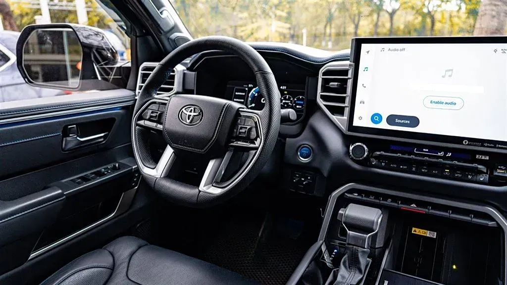 2023 HongQi H6 2.0T 224HP L4 8AT,autocango,china used car exporter,china ev exporter,chinese used car exporter,chinese used ev exporter