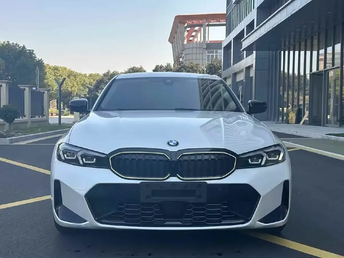 2025 BMW 3 Series 2.0T 245HP L4 8AT