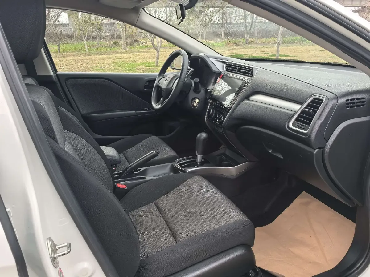 2017 Honda Gienia 1.5L 131HP L4 CVT,autocango,china used car exporter,china ev exporter,chinese used car exporter,chinese used ev exporter