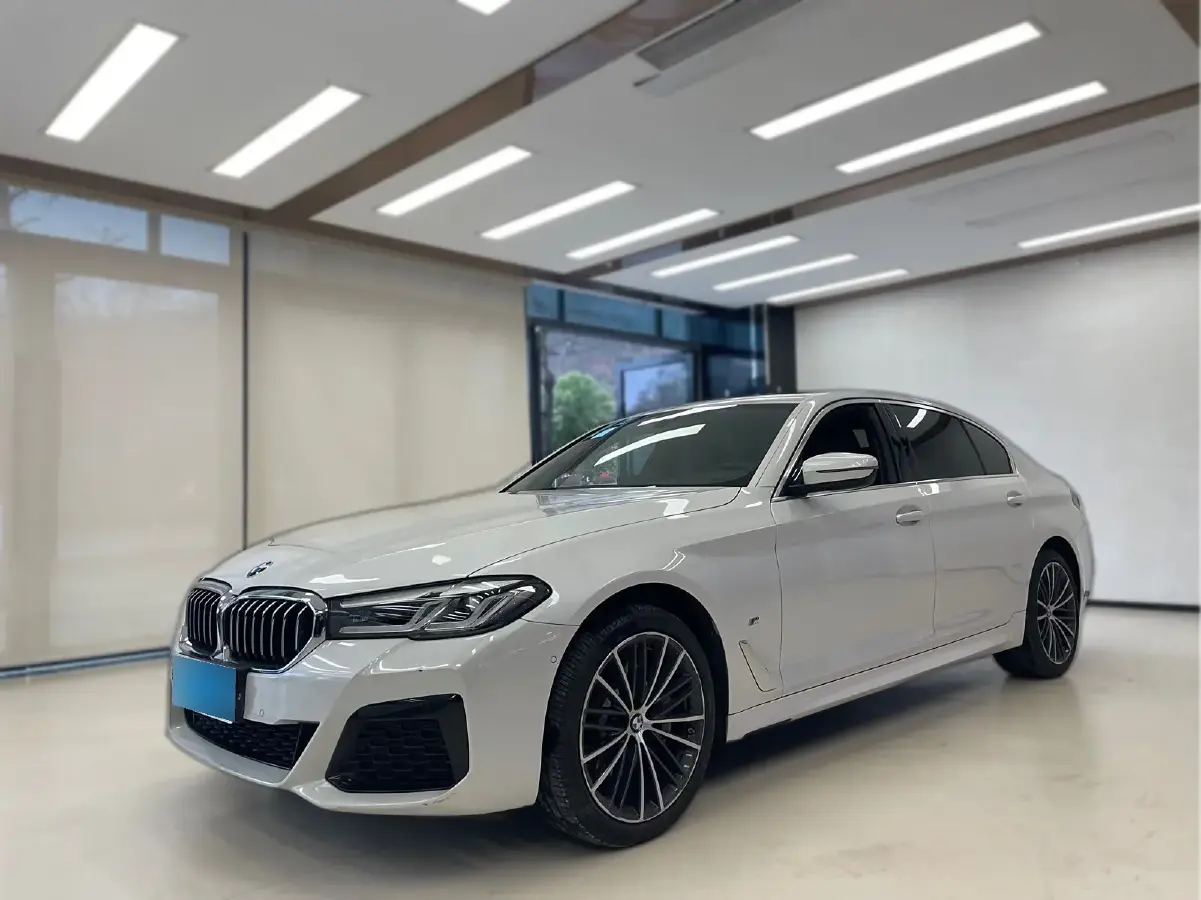 2023 BMW 5 Series 2.0T 245HP L4 8AT