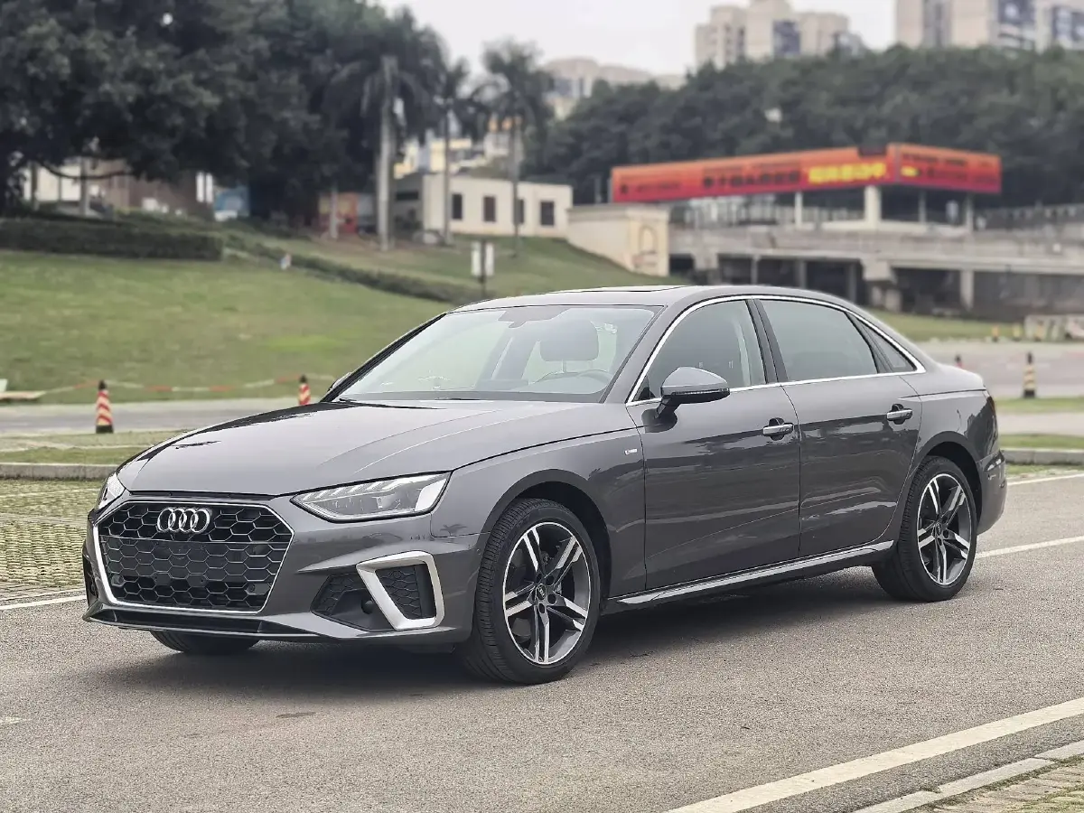 2022 Audi A4L 2.0T 190HP L4 7DCT