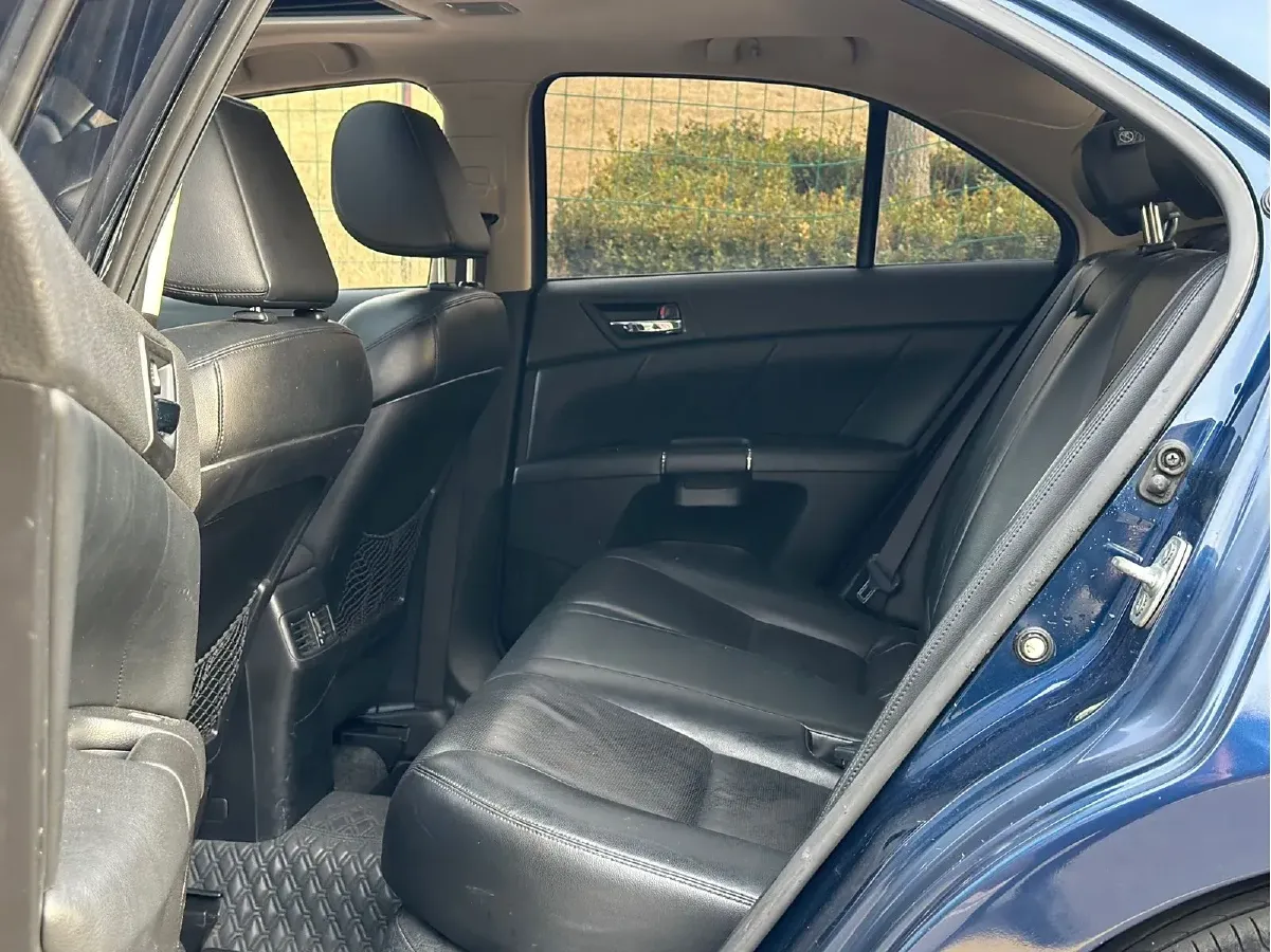 2010 Suzuki Kizashi 2.4L 178HP L4 CVT,autocango,china used car exporter,china ev exporter,chinese used car exporter,chinese used ev exporter