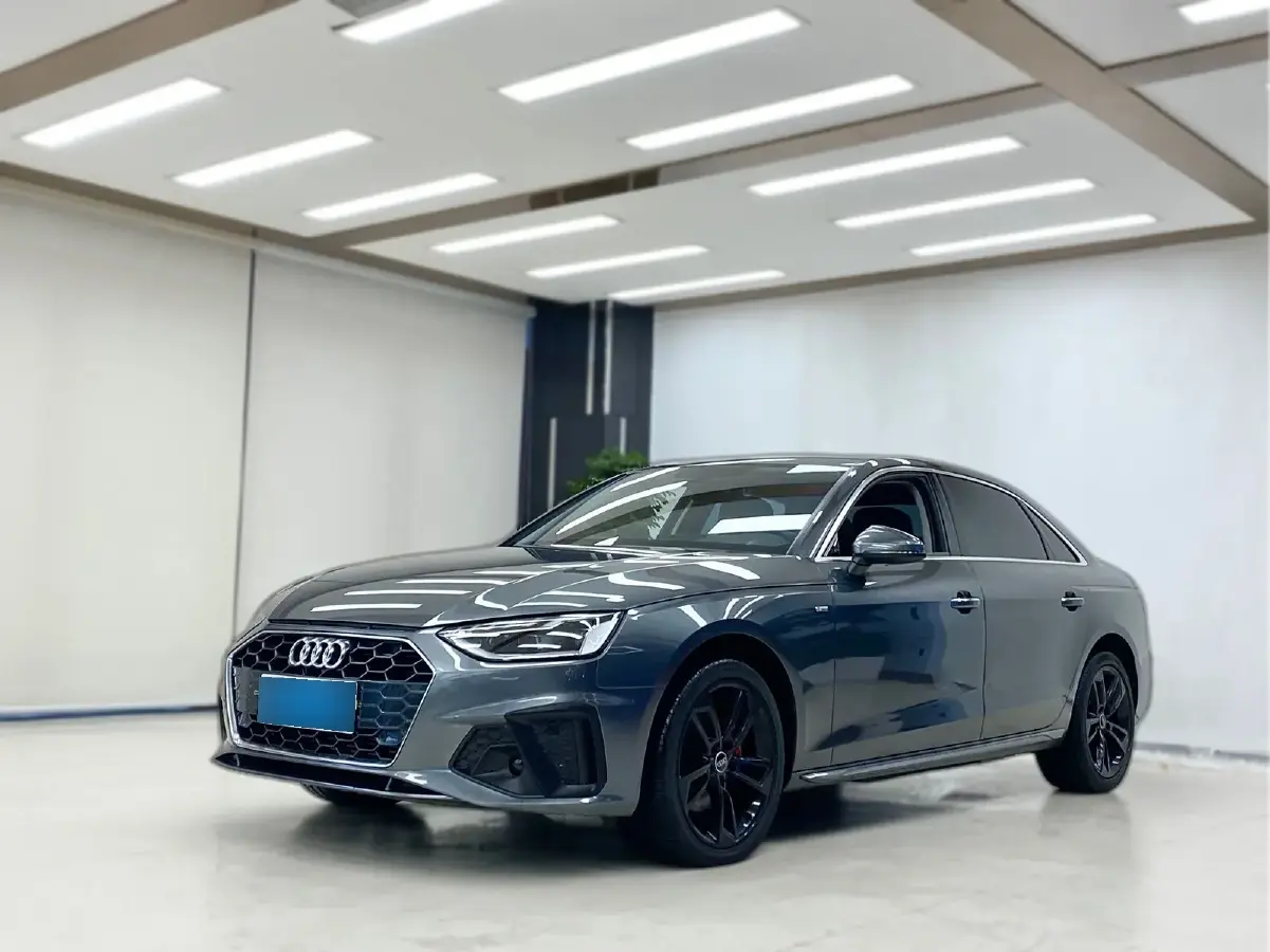 2022 Audi A4L 2.0T 190HP L4 7DCT