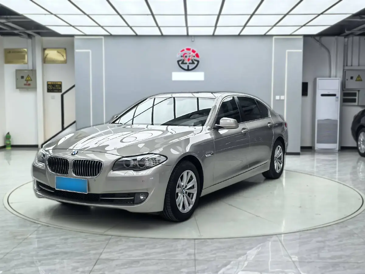 2013 BMW 5 Series 2.0T 218HP L4 8AT