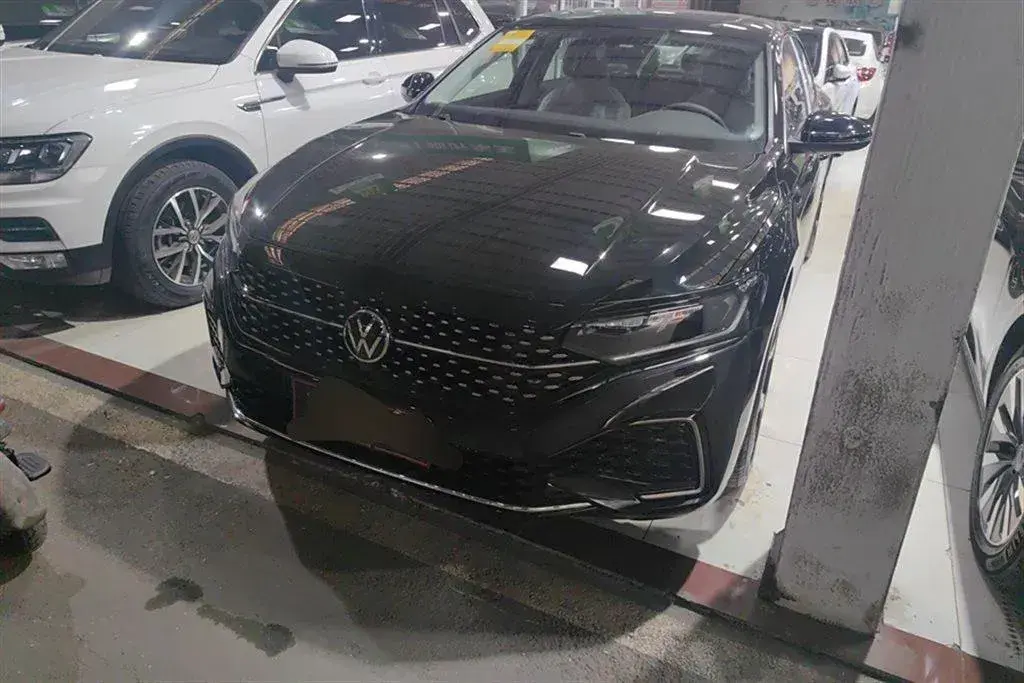 2023 Volkswagen Passat 2.0T 186HP L4 7DCT