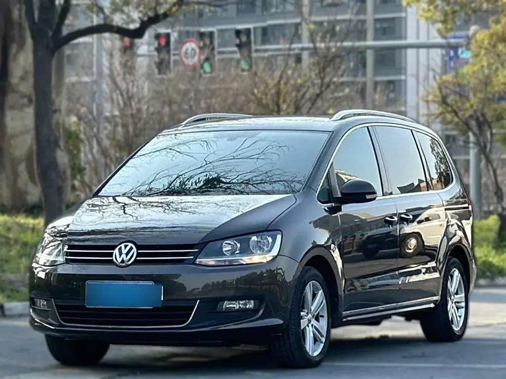 2018 Volkswagen Sharan 2.0T 220HP L4 6DCT