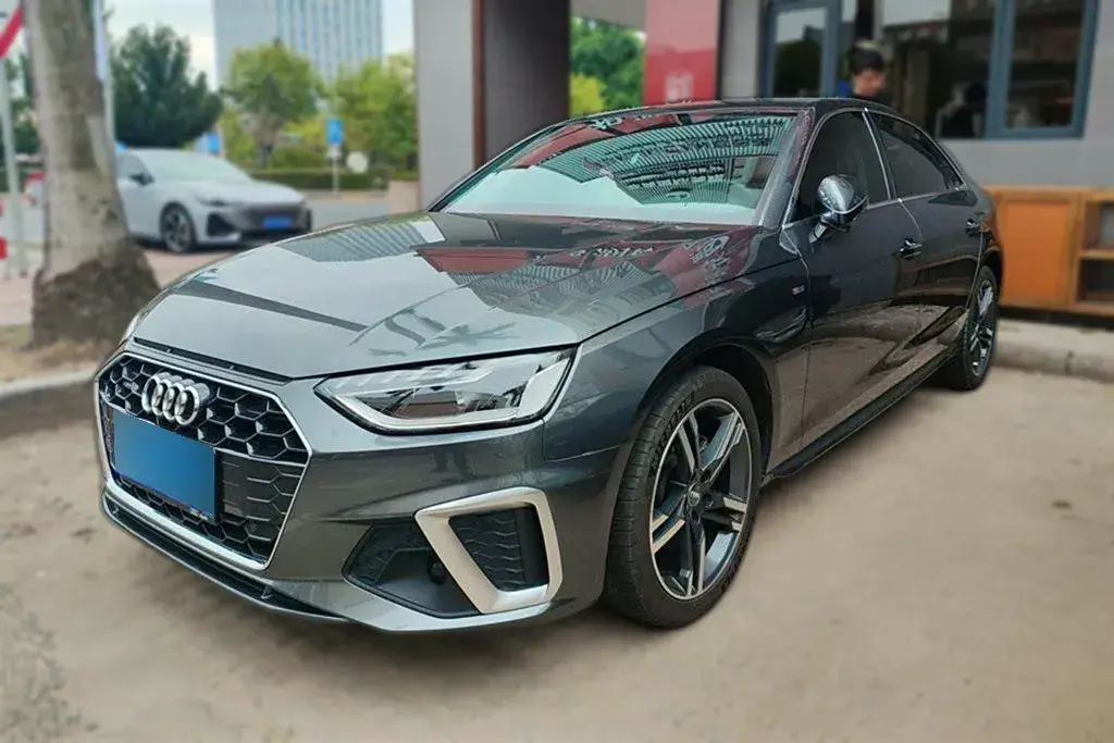 2022 Audi A4L 2.0T 190HP L4 7DCT