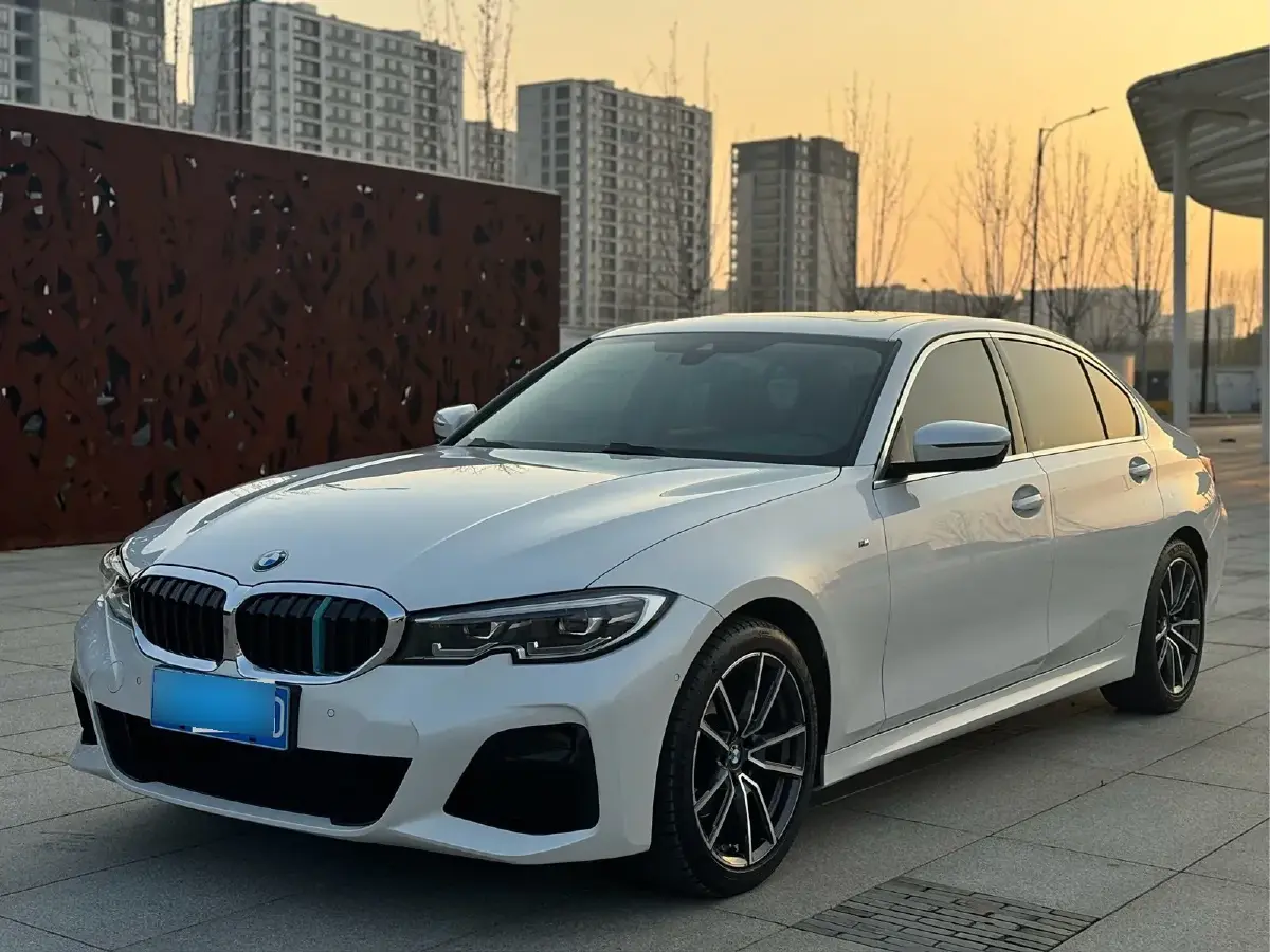 2022 BMW 3 Series 2.0T 184HP L4 8AT