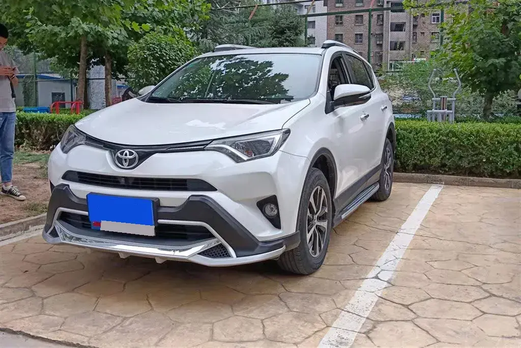 2016 Toyota RAV4 2.0L 151HP L4 CVT