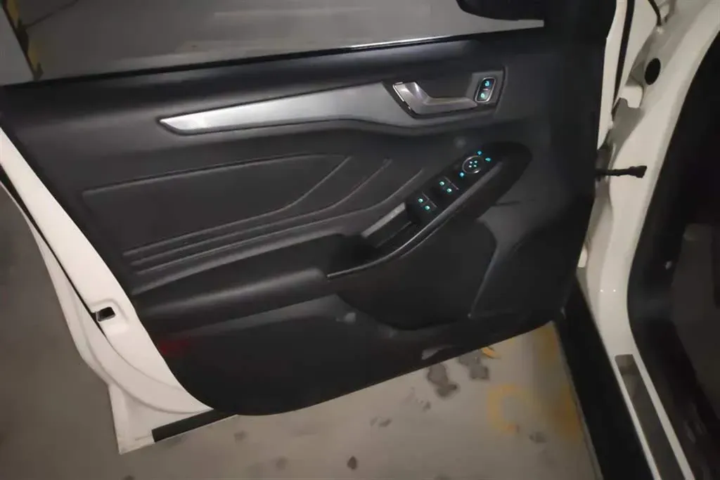 2020 Ford Focus Active 1.5T 174HP L3 8AT,autocango,china used car exporter,china ev exporter,chinese used car exporter,chinese used ev exporter