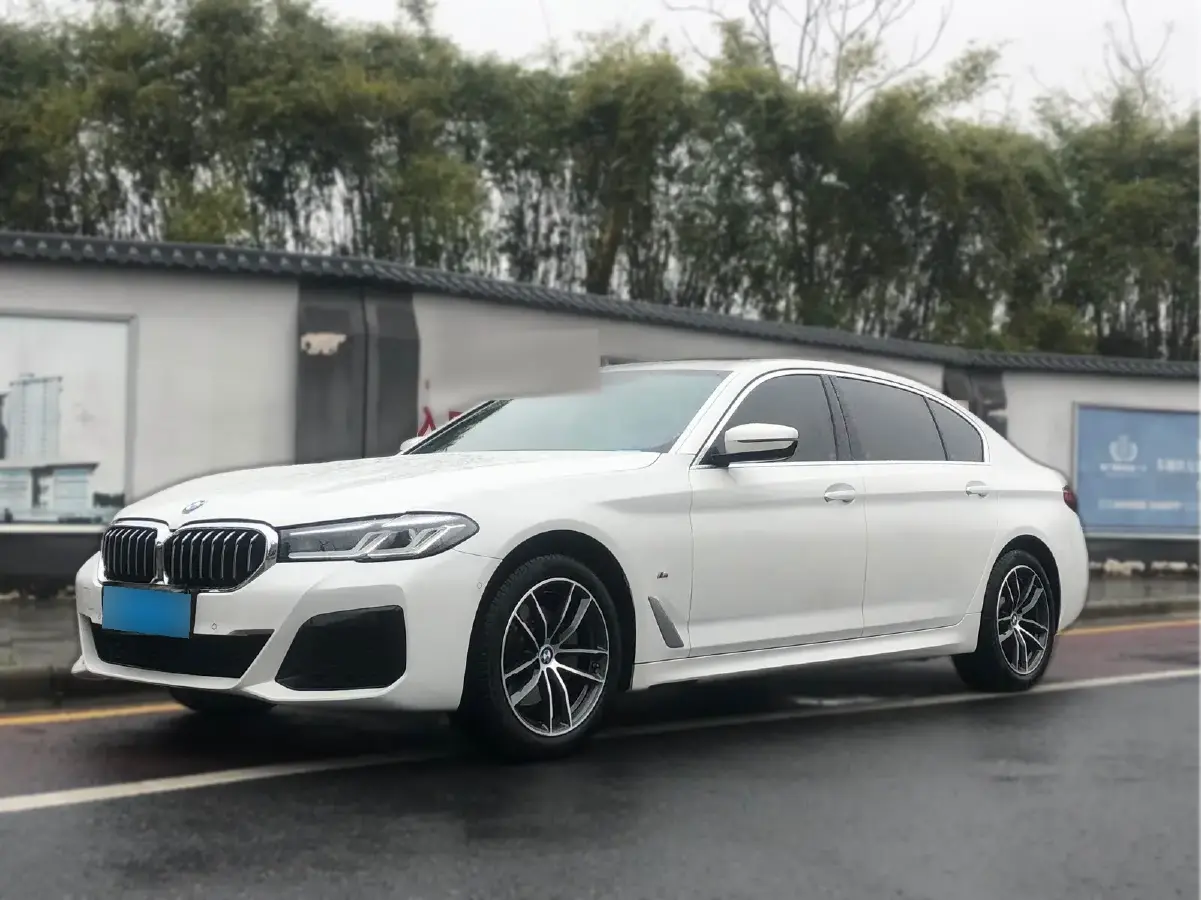 2022 BMW 5 Series 2.0T 184HP L4 8AT