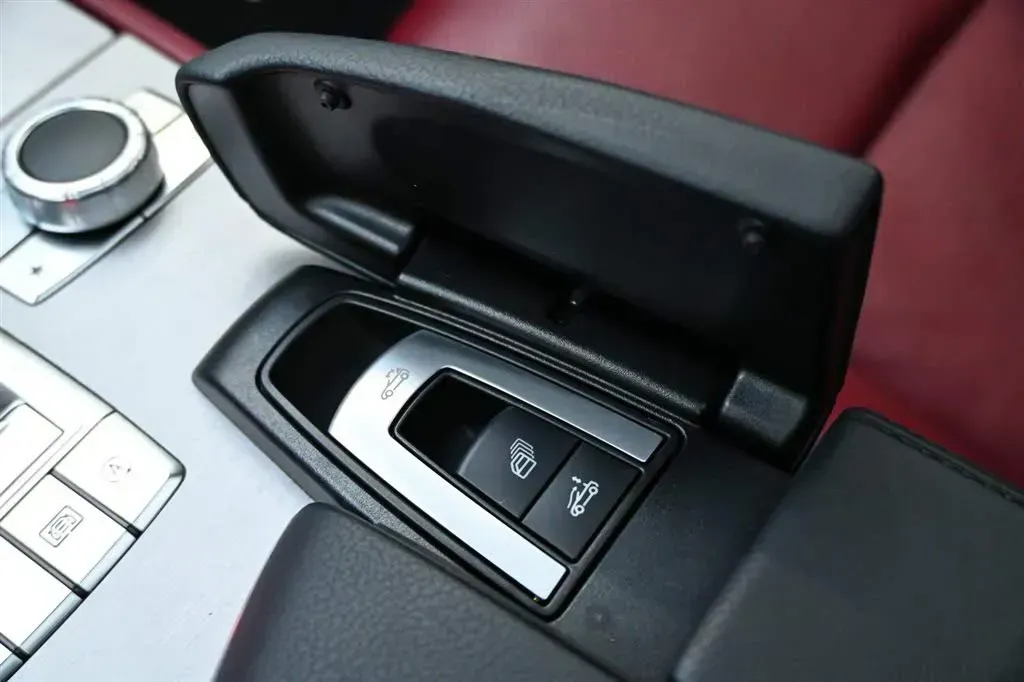 2017 Mercedes-Benz SL Class 3.0T 367HP V6 9AT,autocango,china used car exporter,china ev exporter,chinese used car exporter,chinese used ev exporter