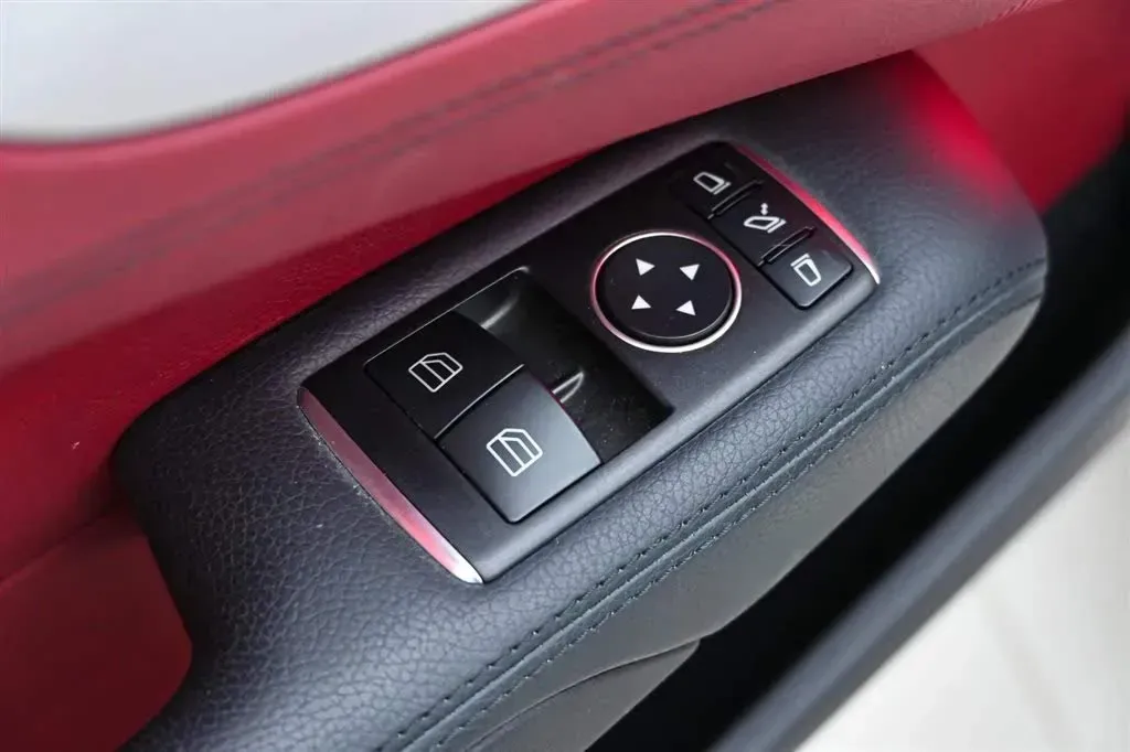 2017 Mercedes-Benz SL Class 3.0T 367HP V6 9AT,autocango,china used car exporter,china ev exporter,chinese used car exporter,chinese used ev exporter