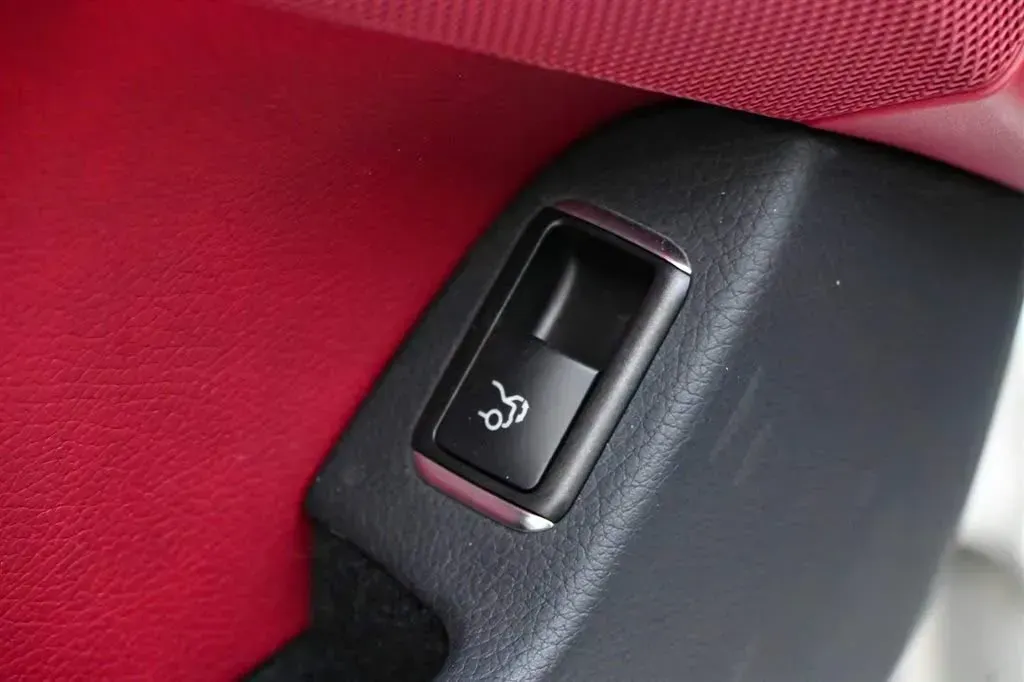 2017 Mercedes-Benz SL Class 3.0T 367HP V6 9AT,autocango,china used car exporter,china ev exporter,chinese used car exporter,chinese used ev exporter