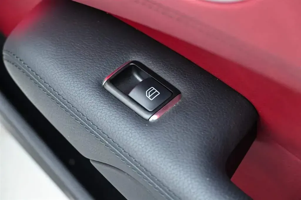 2017 Mercedes-Benz SL Class 3.0T 367HP V6 9AT,autocango,china used car exporter,china ev exporter,chinese used car exporter,chinese used ev exporter