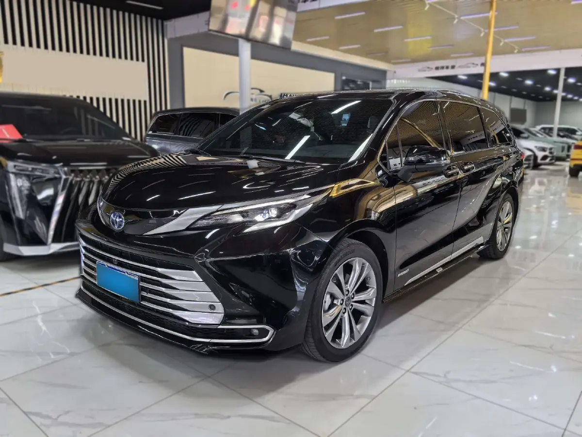 2023 Toyota Sienna 2.5L 189HP L4 E-CVT Hybrid