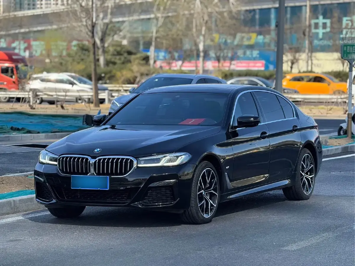 2022 BMW 5 Series 2.0T 252HP L4 8AT