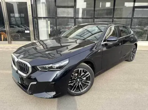 2024 BMW 5 Series 2.0T 190HP L4 8AT