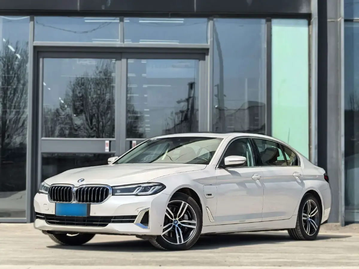 2022 BMW 5 Series 2.0T 184HP L4 8AT PHEV 17.7KWH
