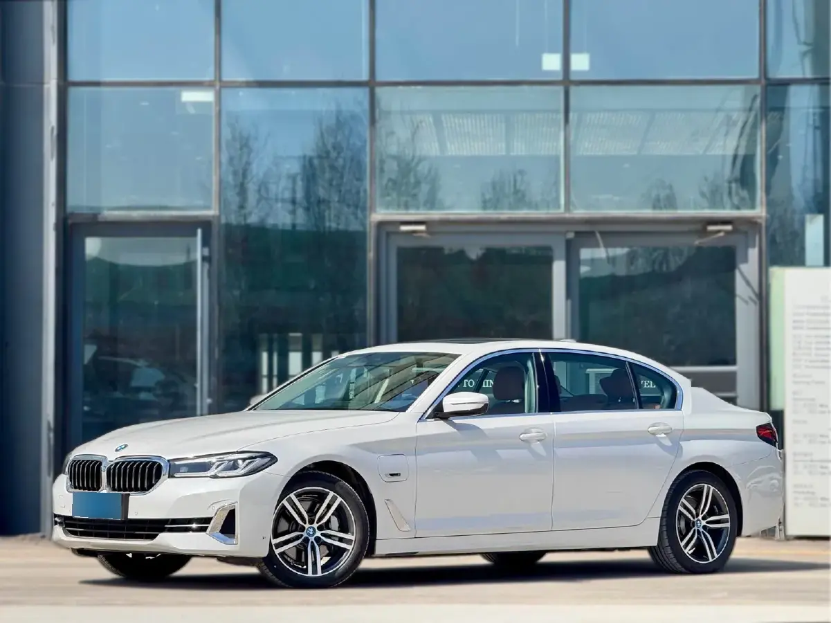 2022 BMW 5 Series 2.0T 184HP L4 8AT PHEV 17.7KWH