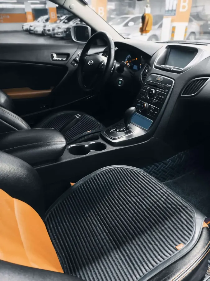 2009 Hyundai Rohens-Coupe 2.0T 210HP L4 5AT,autocango,china used car exporter,china ev exporter,chinese used car exporter,chinese used ev exporter