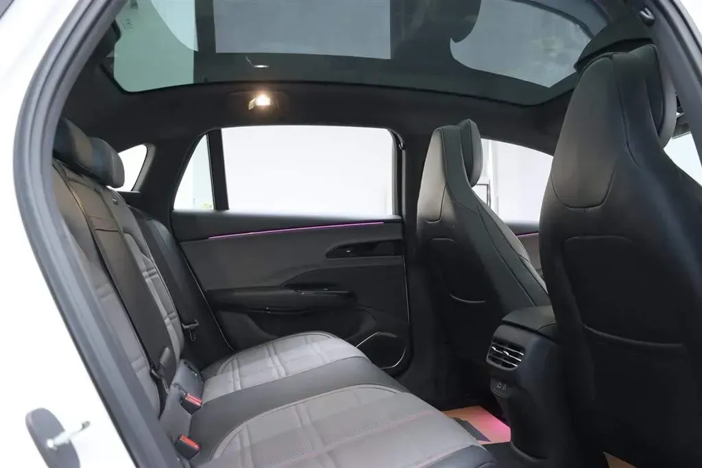 2024 HongQi EH7 BEV 75KWH,autocango,china used car exporter,china ev exporter,chinese used car exporter,chinese used ev exporter