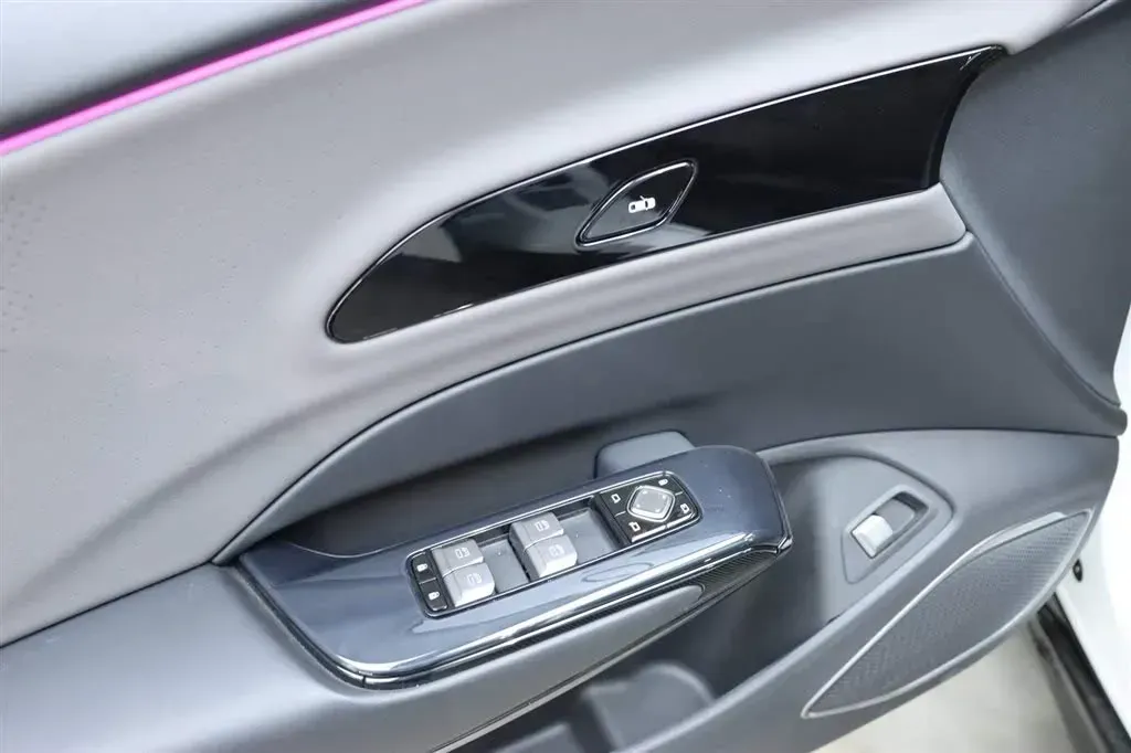 2024 HongQi EH7 BEV 75KWH,autocango,china used car exporter,china ev exporter,chinese used car exporter,chinese used ev exporter