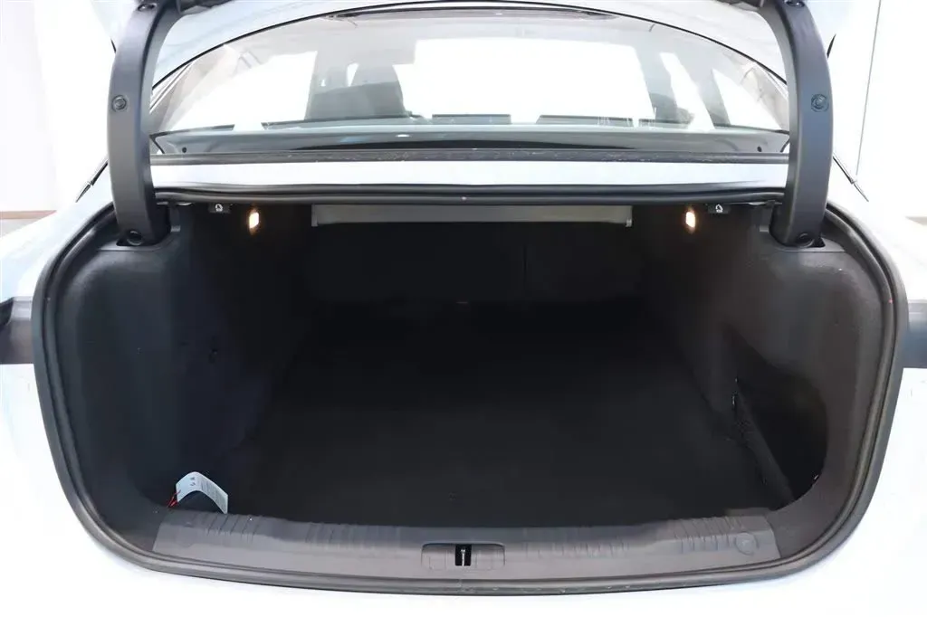 2024 HongQi EH7 BEV 75KWH,autocango,china used car exporter,china ev exporter,chinese used car exporter,chinese used ev exporter