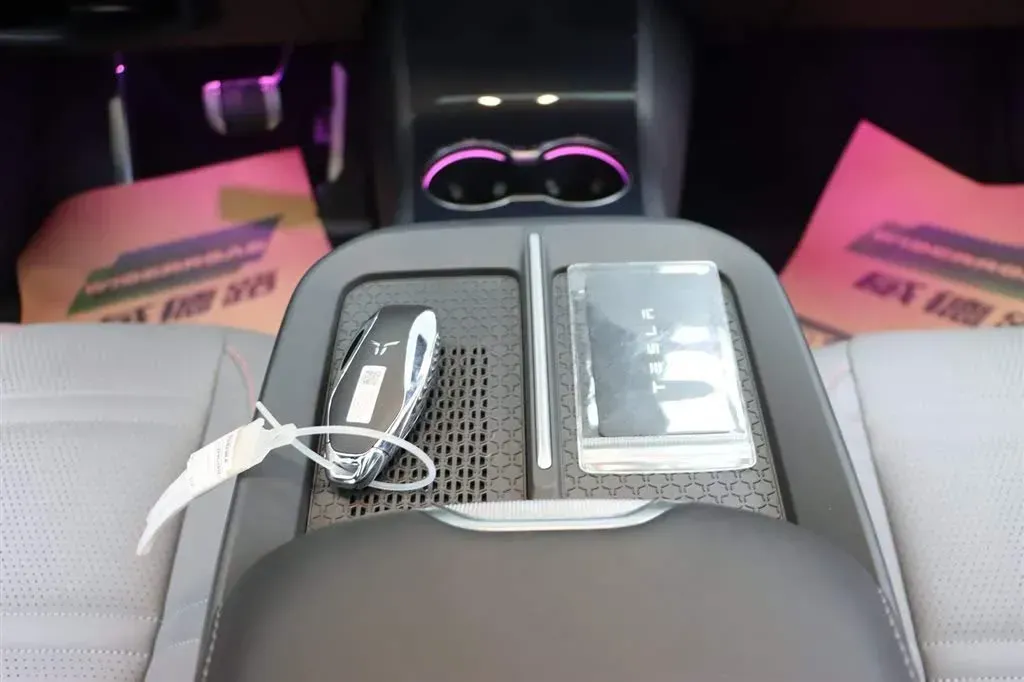 2024 HongQi EH7 BEV 75KWH,autocango,china used car exporter,china ev exporter,chinese used car exporter,chinese used ev exporter