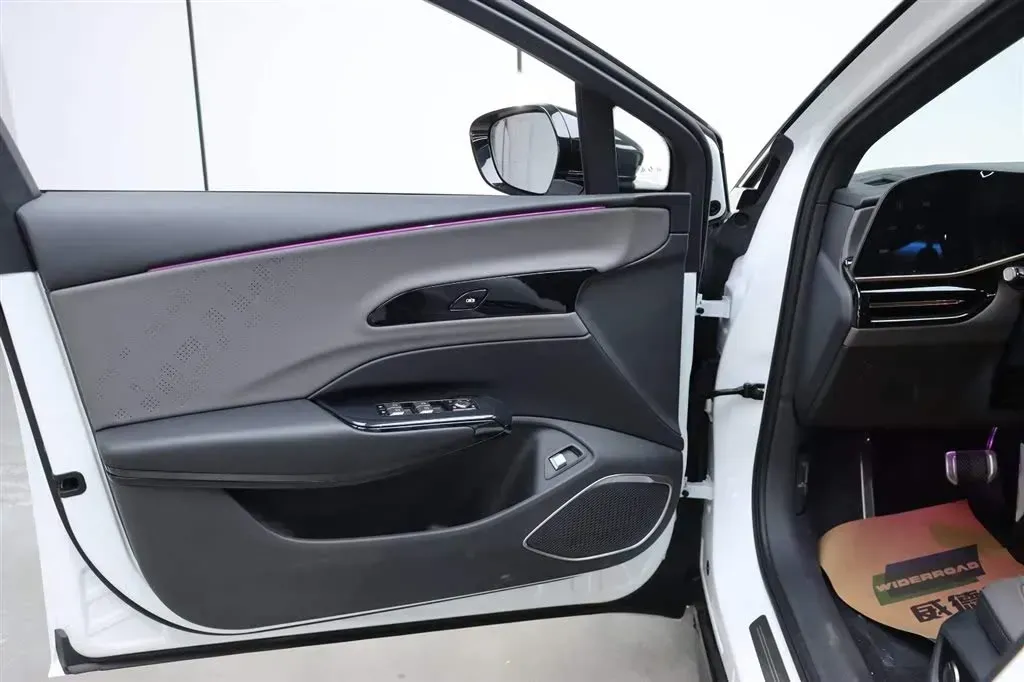 2024 HongQi EH7 BEV 75KWH,autocango,china used car exporter,china ev exporter,chinese used car exporter,chinese used ev exporter