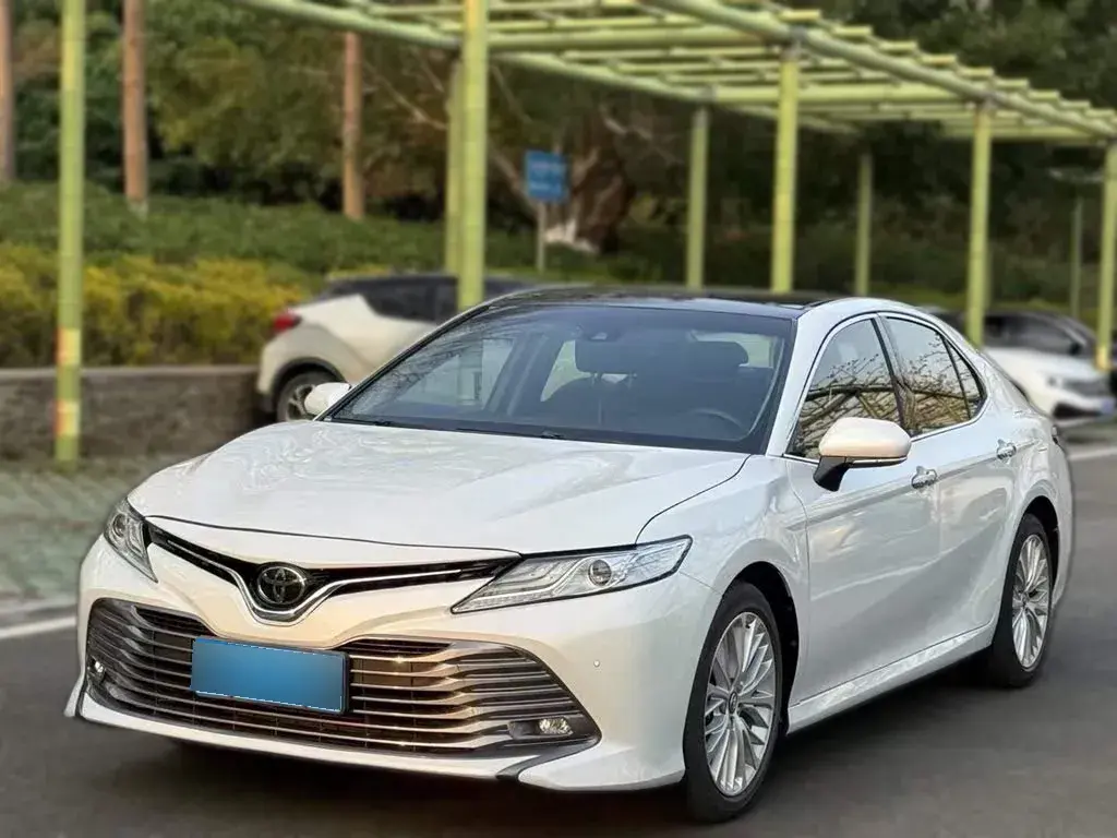 2019 Toyota Camry 2.5L 209HP L4 8AT