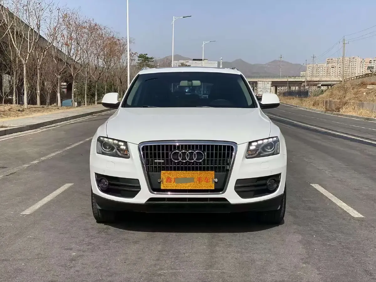 2012 Audi Q5 2.0T 211HP L4 8AT