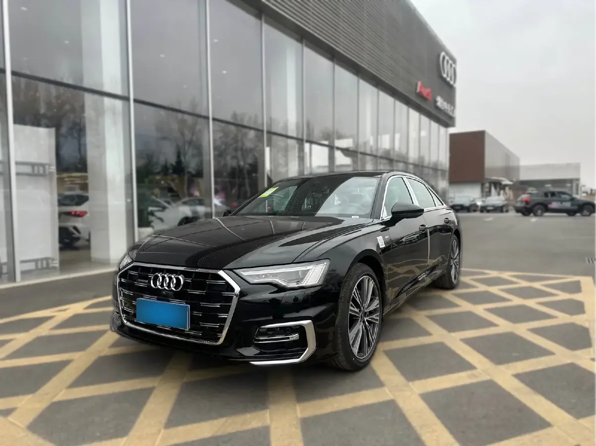 2025 Audi A6L 2.0T 245HP L4 7DCT