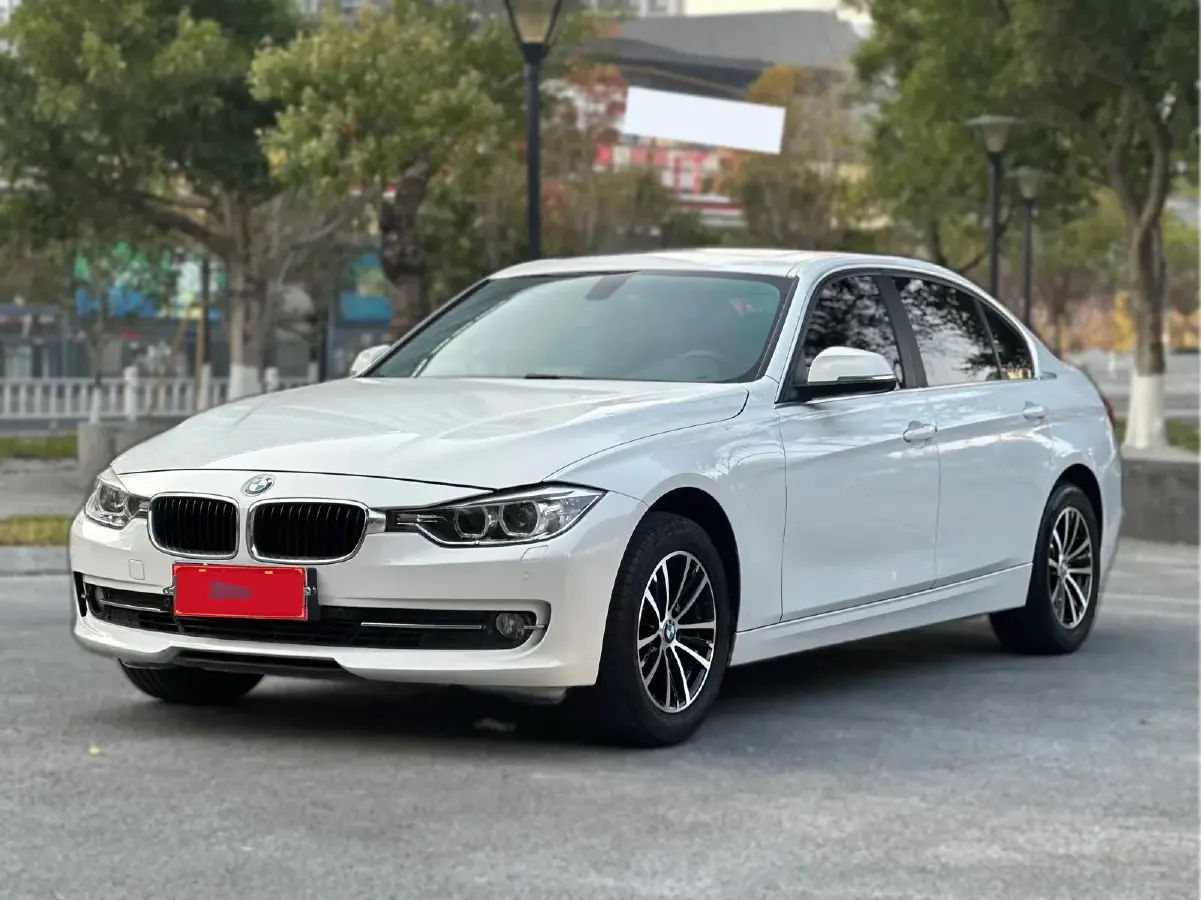 2013 BMW 3 Series 2.0T 184HP L4 8AT