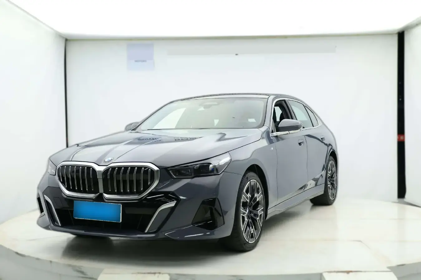 2024 BMW 5 Series 2.0T 258HP L4 8AT