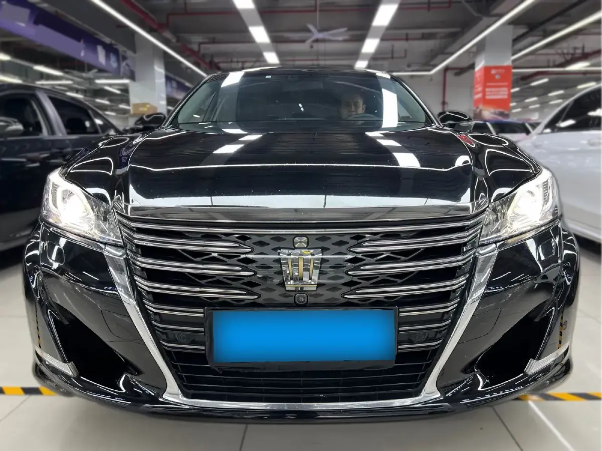 2018 Toyota Crown 2.0T 235HP L4 8AT