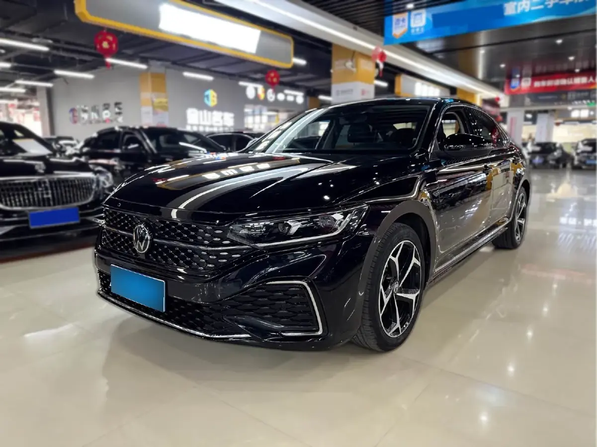 2023 Volkswagen Passat 2.0T 186HP L4 7DCT