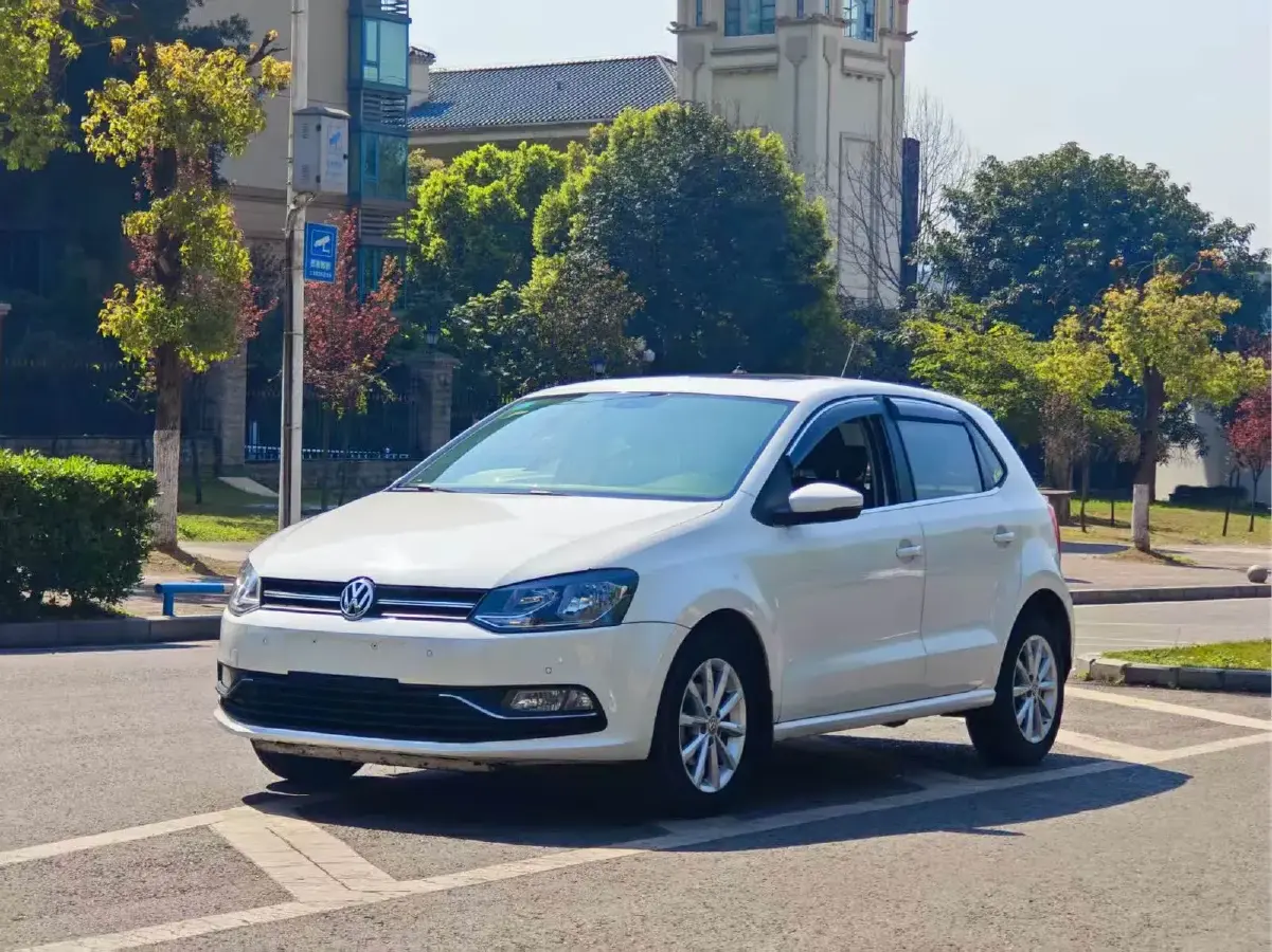 2014 Volkswagen Polo 1.6L 110HP L4 6AT